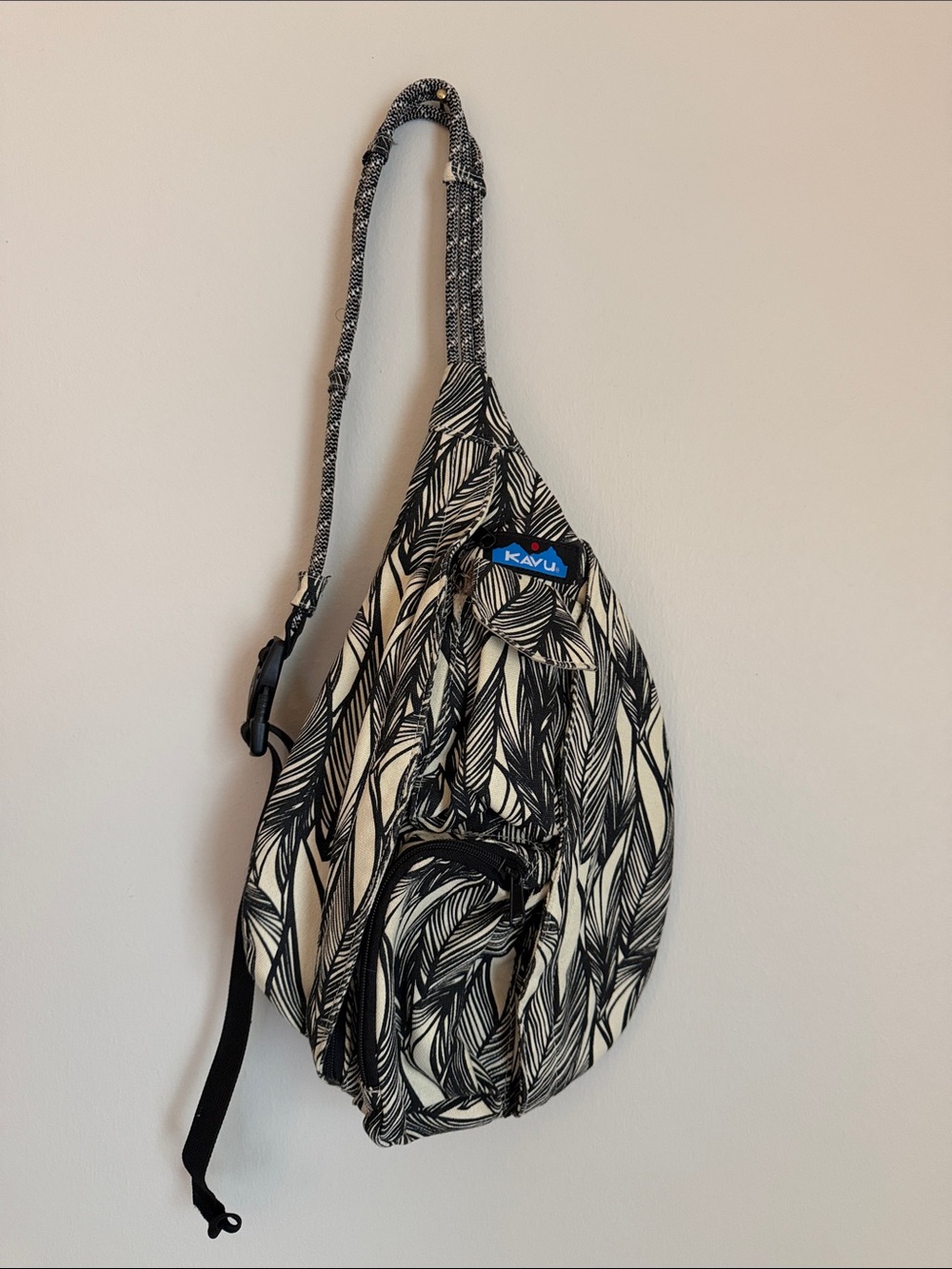 Kavu Black & Cream Rope Sling Bag with Leaf Print